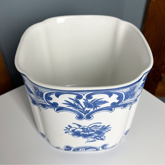 Vintage Tiffany & Co Blue and White Delft Floral Vase Planter - Picture 11 of 15